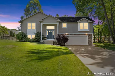 15096 Oakland, Spring Lake, MI 49456
