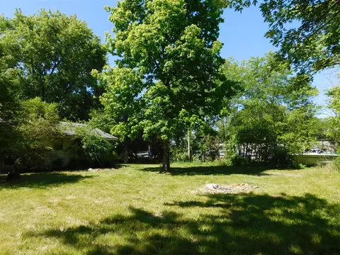 Exterior - 920 E Hoffman, Three Rivers, MI 49093 photo 6 of 7