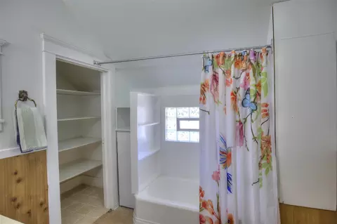 Bath - 307 Douglas, Jackson, MI 49203 photo 5 of 6