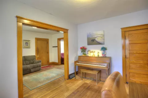 Entry Way - 307 Douglas, Jackson, MI 49203 photo 6 of 14
