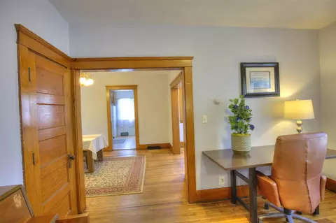 Entry Way - 307 Douglas, Jackson, MI 49203 photo 4 of 14