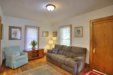 Living - 307 Douglas, Jackson, MI 49203 photo 2 of 3