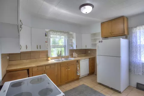 Kitchen - 307 Douglas, Jackson, MI 49203 photo 1 of 7