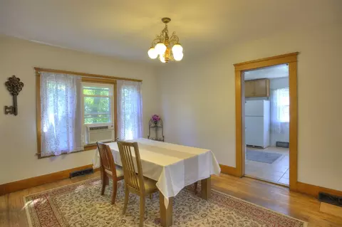 Dining - 307 Douglas, Jackson, MI 49203 photo 1 of 5