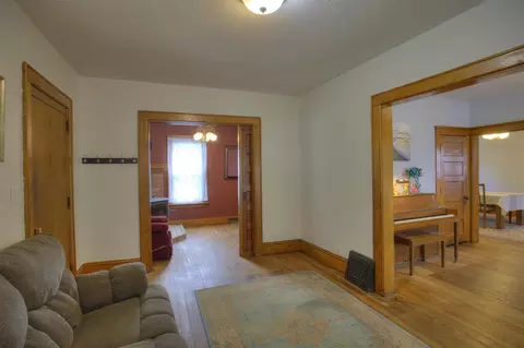 Entry Way - 307 Douglas, Jackson, MI 49203 photo 3 of 14