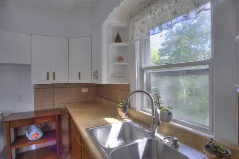 Kitchen - 307 Douglas, Jackson, MI 49203 photo 3 of 7