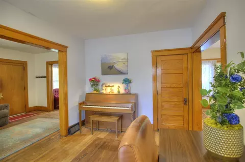 Entry Way - 307 Douglas, Jackson, MI 49203 photo 5 of 14