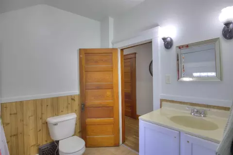 Bath - 307 Douglas, Jackson, MI 49203 photo 6 of 6