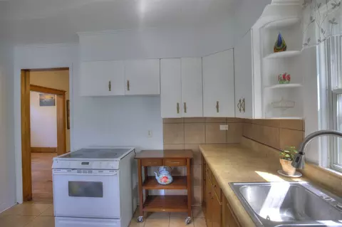 Kitchen - 307 Douglas, Jackson, MI 49203 photo 5 of 7