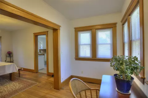 Entry Way - 307 Douglas, Jackson, MI 49203 photo 10 of 14