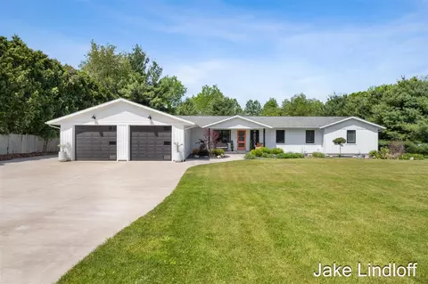8855 Myers Lk, Rockford, MI 49341