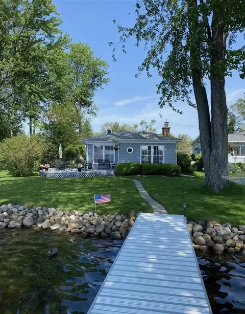 9547 Crestline, Pinckney, MI 48169