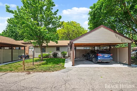 2631 Chatham Woods, Grand Rapids, MI 49546