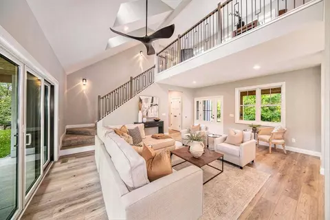Living - 5182 Grande Vw, Jackson, MI 49201 photo 2 of 3