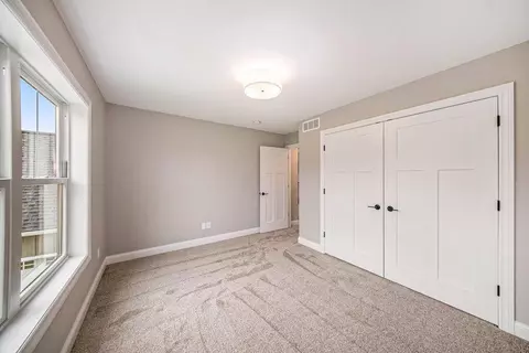Bedroom - 5182 Grande Vw, Jackson, MI 49201 photo 4 of 5