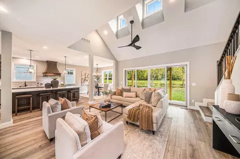 Living - 5182 Grande Vw, Jackson, MI 49201 photo 1 of 3
