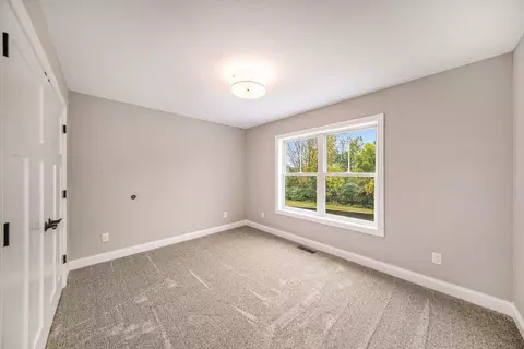 Bedroom - 5182 Grande Vw, Jackson, MI 49201 photo 2 of 5