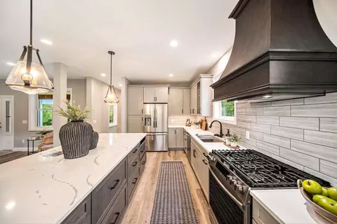 Kitchen - 5182 Grande Vw, Jackson, MI 49201 photo 2 of 3