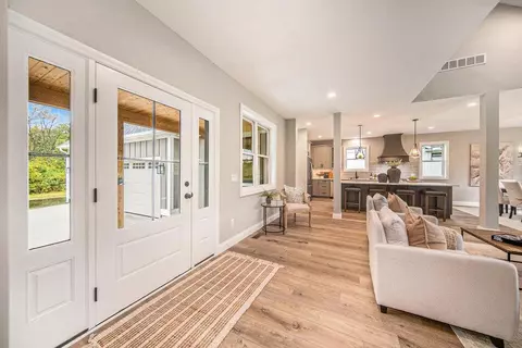 Entry Way - 5182 Grande Vw, Jackson, MI 49201 photo 1 of 4
