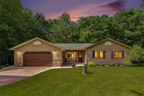 11024 W Peck Lk, Lowell, MI 49331