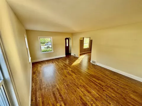 Living - 231 Monroe, Brooklyn, MI 49230 photo 2 of 3