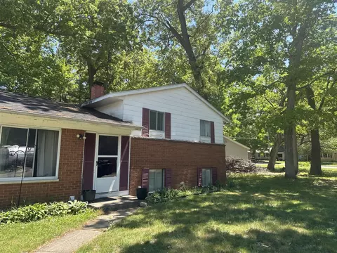 16 Oak Grv, Springfield, MI 49037