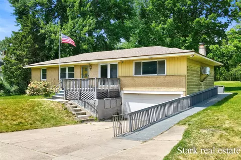 225 Sunset Hls, Grand Rapids, MI 49534