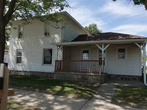 1055 Tupper Lk, Lake Odessa, MI 48849