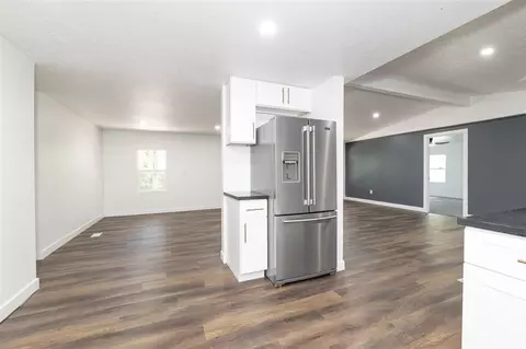 Living - 205 Knott, Niles, MI 49120 photo 1 of 9
