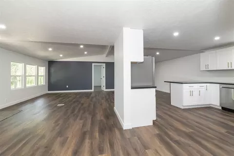 Living - 205 Knott, Niles, MI 49120 photo 4 of 9