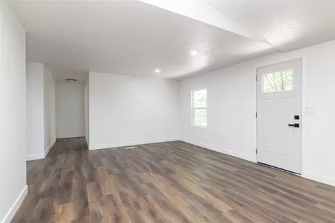 Living - 205 Knott, Niles, MI 49120 photo 9 of 9