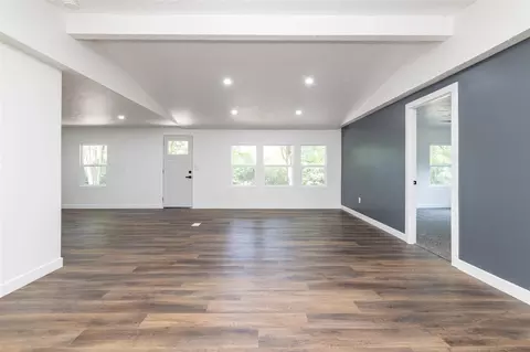 Living - 205 Knott, Niles, MI 49120 photo 8 of 9