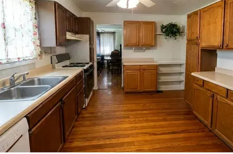 Kitchen - 5325 Spring Arbor, Jackson, MI 49203 photo 2 of 4
