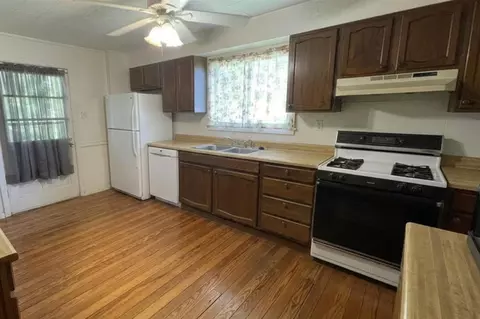 Kitchen - 5325 Spring Arbor, Jackson, MI 49203 photo 1 of 4