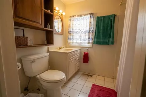 Bath - 5325 Spring Arbor, Jackson, MI 49203 photo 1 of 2