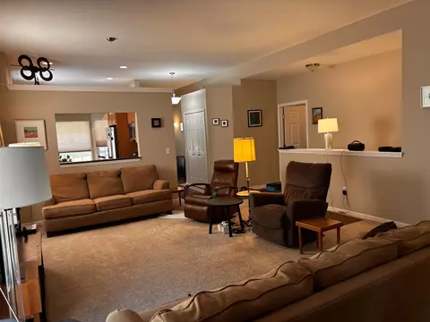 Living - 4583 Devon, Jackson, MI 49201 photo 2 of 4