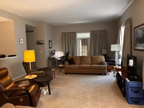 Living - 4583 Devon, Jackson, MI 49201 photo 4 of 4