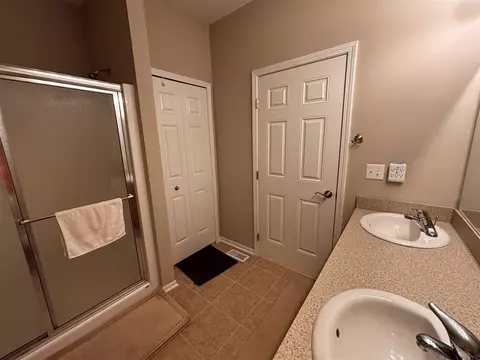 Bath - 4583 Devon, Jackson, MI 49201 photo 2 of 3