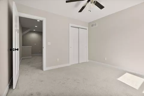 Bedroom - 237 Markus Gln, Plainwell, MI 49080 photo 6 of 10