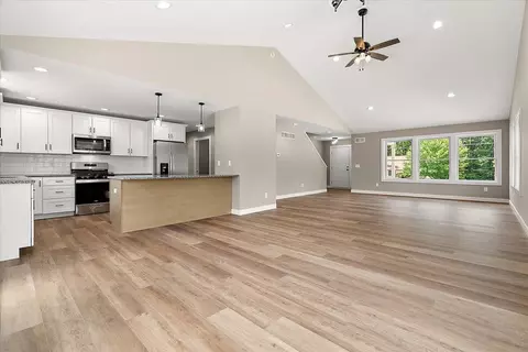 Living - 237 Markus Gln, Plainwell, MI 49080 photo 4 of 7