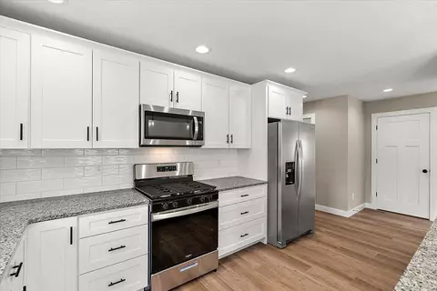 Kitchen - 237 Markus Gln, Plainwell, MI 49080 photo 2 of 3