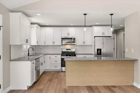 Kitchen - 237 Markus Gln, Plainwell, MI 49080 photo 1 of 3