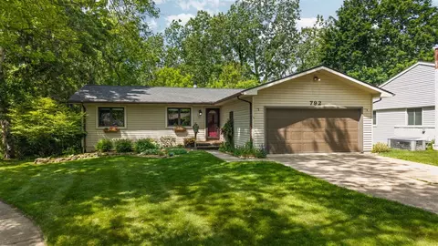 792 Knollwood, Saline, MI 48176