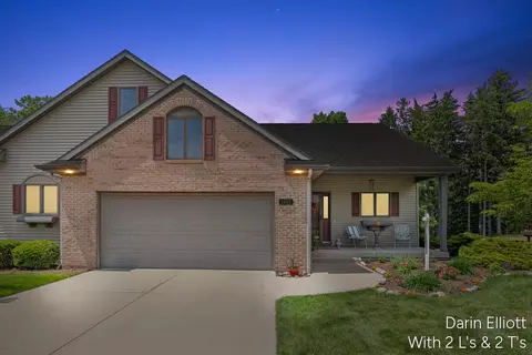 1015 Grosvenor UNIT 4, Greenville, MI 48838