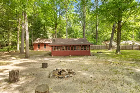Exterior - 1464 E Gardner, Newaygo, MI 49337 photo 5 of 12