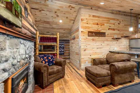 Living - 1464 E Gardner, Newaygo, MI 49337 photo 4 of 4