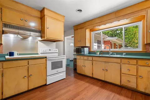 Kitchen - 4271 Willis, Milan, MI 48160 photo 2 of 4