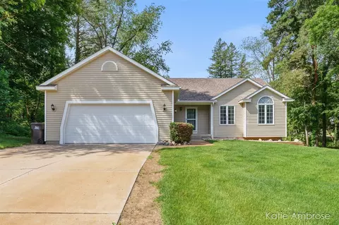 1683 Pine Hl, Hastings, MI 49058