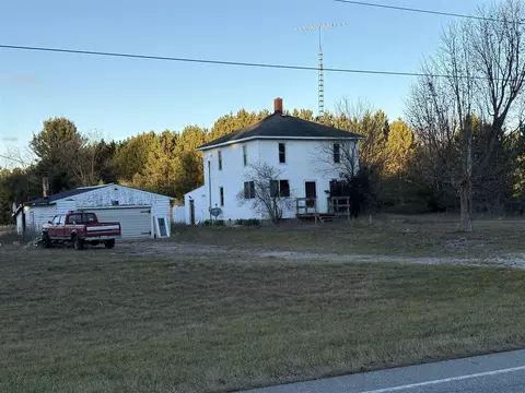 1328 W Sugar Grv, Scottville, MI 49454
