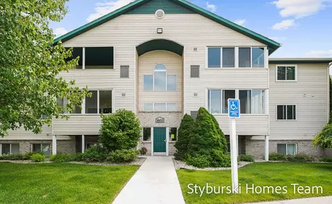 5877 Crosswinds #31, Norton Shores, MI 49444